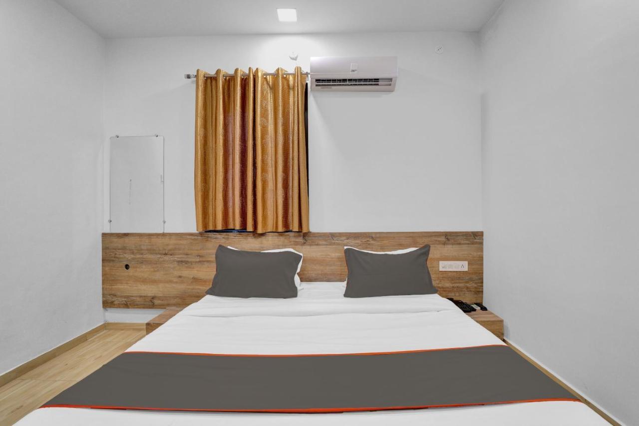 Collection O 83344 Hotel New River Rajkot Ngoại thất bức ảnh