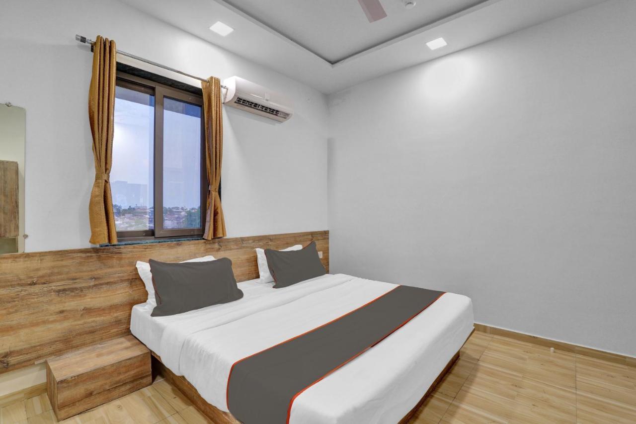 Collection O 83344 Hotel New River Rajkot Ngoại thất bức ảnh