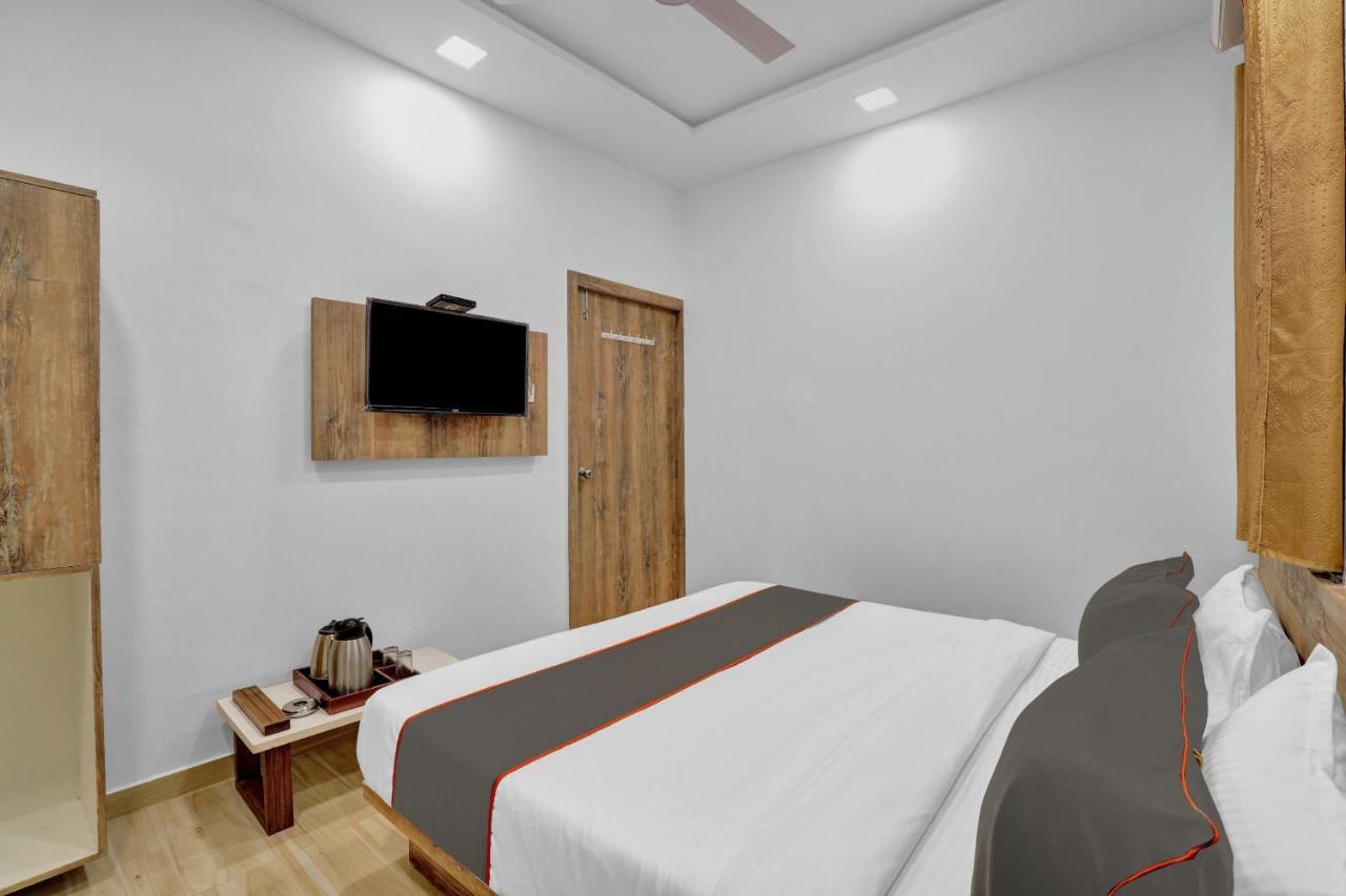 Collection O 83344 Hotel New River Rajkot Ngoại thất bức ảnh