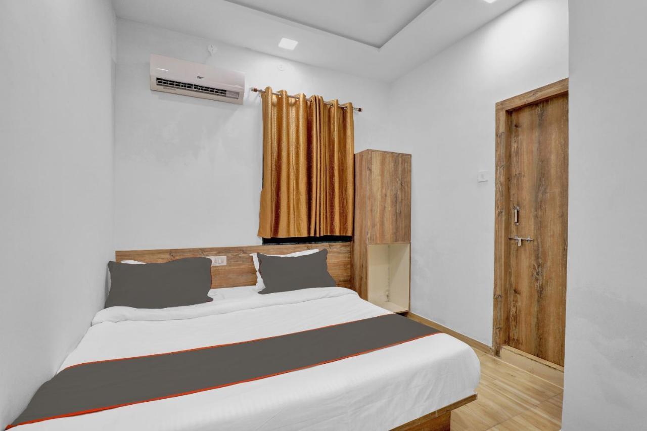 Collection O 83344 Hotel New River Rajkot Ngoại thất bức ảnh